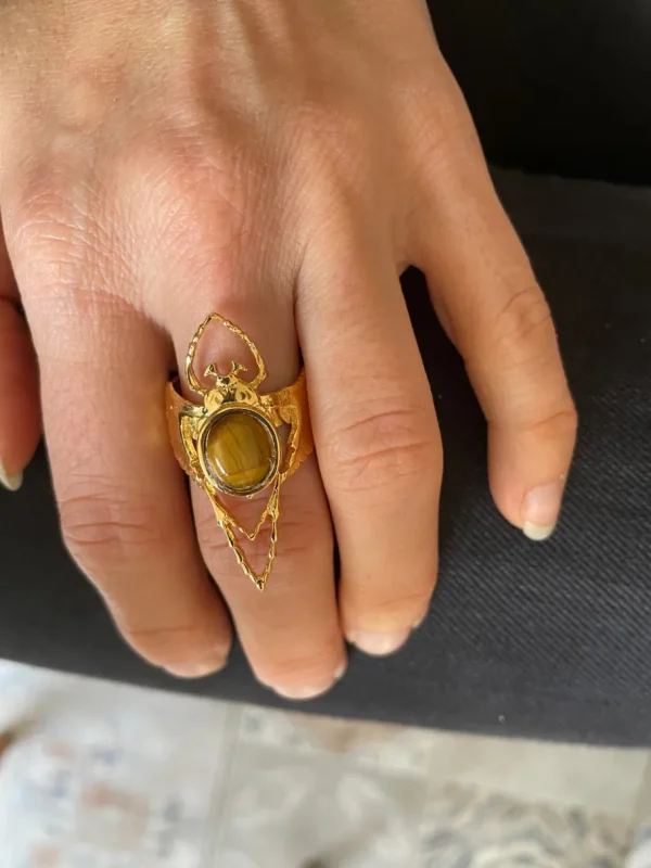 Lotta Djossou Bague Beetle Dorée Oeil de Tigre Clearance