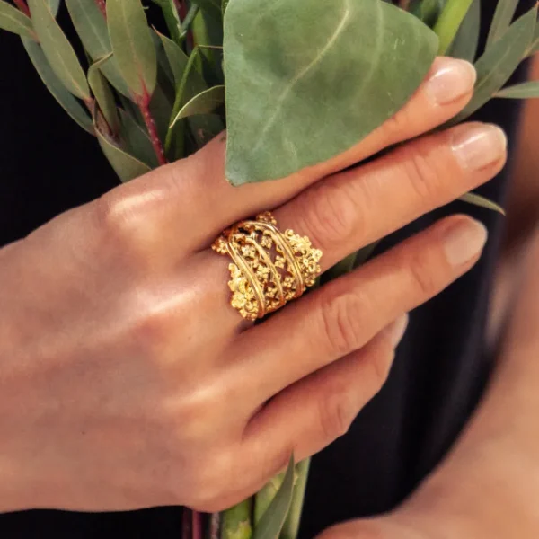 Lotta Djossou Bague Tilda Dorée Hot