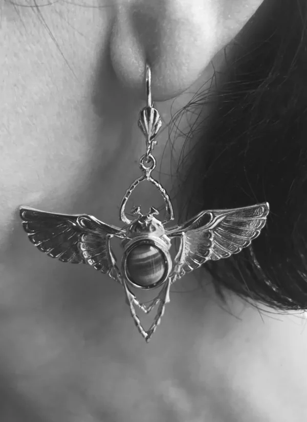 Lotta Djossou Boucles d'oreilles Beetle Argentées Oeil de Tigre Clearance