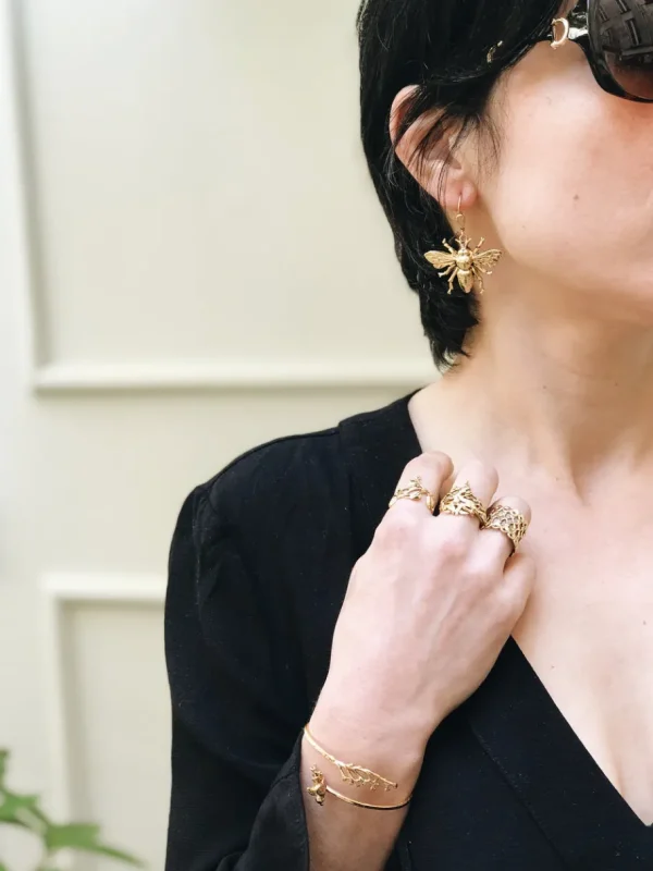 Lotta Djossou BOUCLES D'OREILLES INSECTE DORE Hot