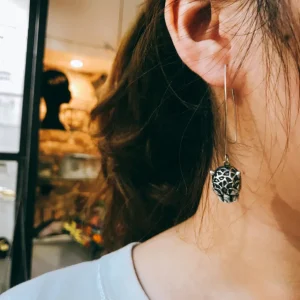 Lotta Djossou Boucles d'Oreilles Tige Mini Panthère Fashion