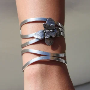 Lotta Djossou Bracelet Papillon Sur Fils Discount