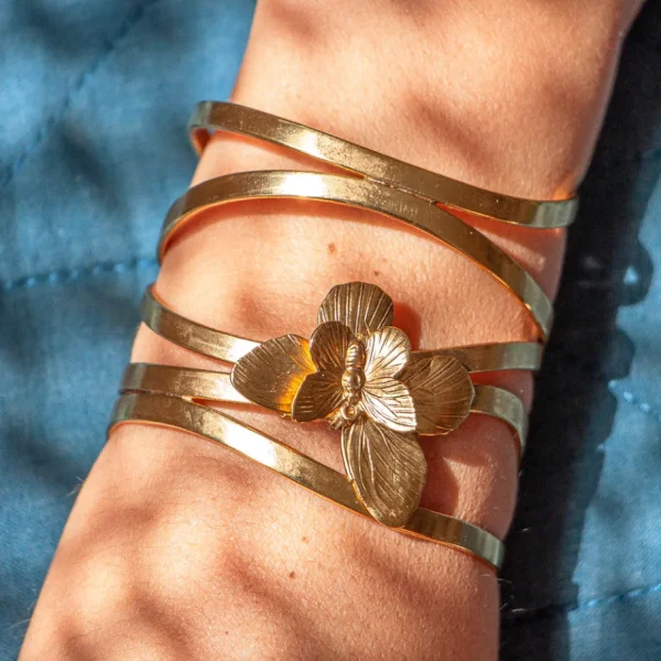 Lotta Djossou Bracelet Papillon Sur Fils Doré Clearance