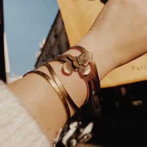 Lotta Djossou Bracelet Papillon Sur Fils Doré Clearance