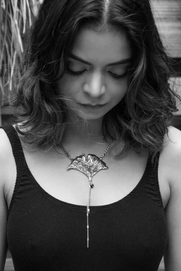 Lotta Djossou Collier Feuille de Ginkgo Doré Fashion