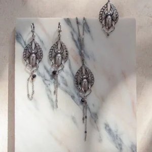 Lotta Djossou Collier Scarabée Volant Online