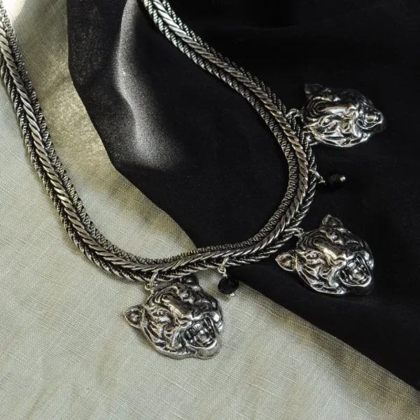 Lotta Djossou Collier Trois Tigres New