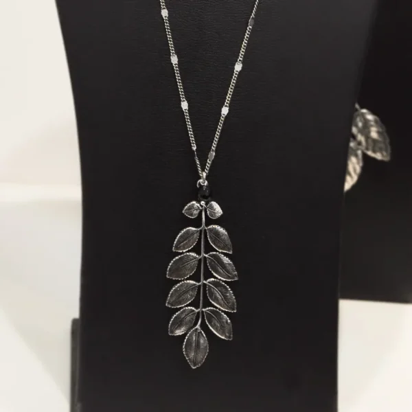 Lotta Djossou Sautoir Feuille d'Acacia Fashion